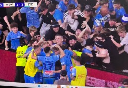 进球的瞬间让人们为之惊叹，现场气氛火爆的简单介绍