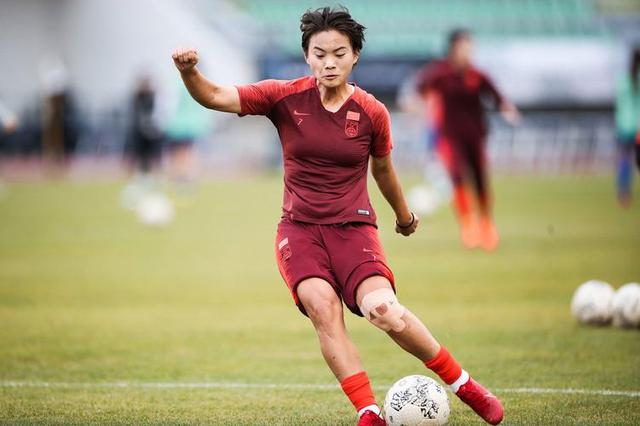 中国女足比赛中展现出坚韧不拔的精神风貌的简单介绍