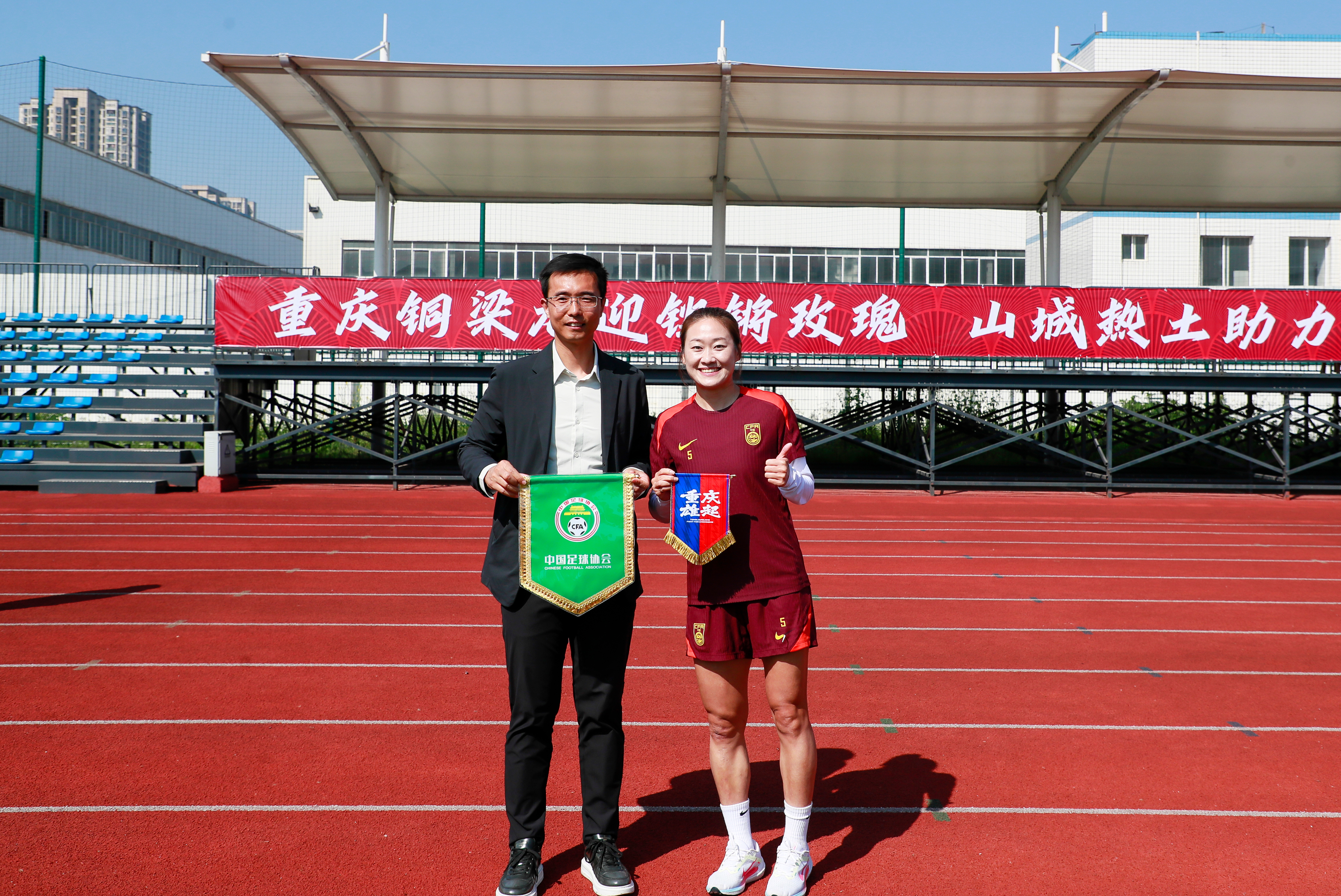 中国女足集训期间，严格执行训练计划