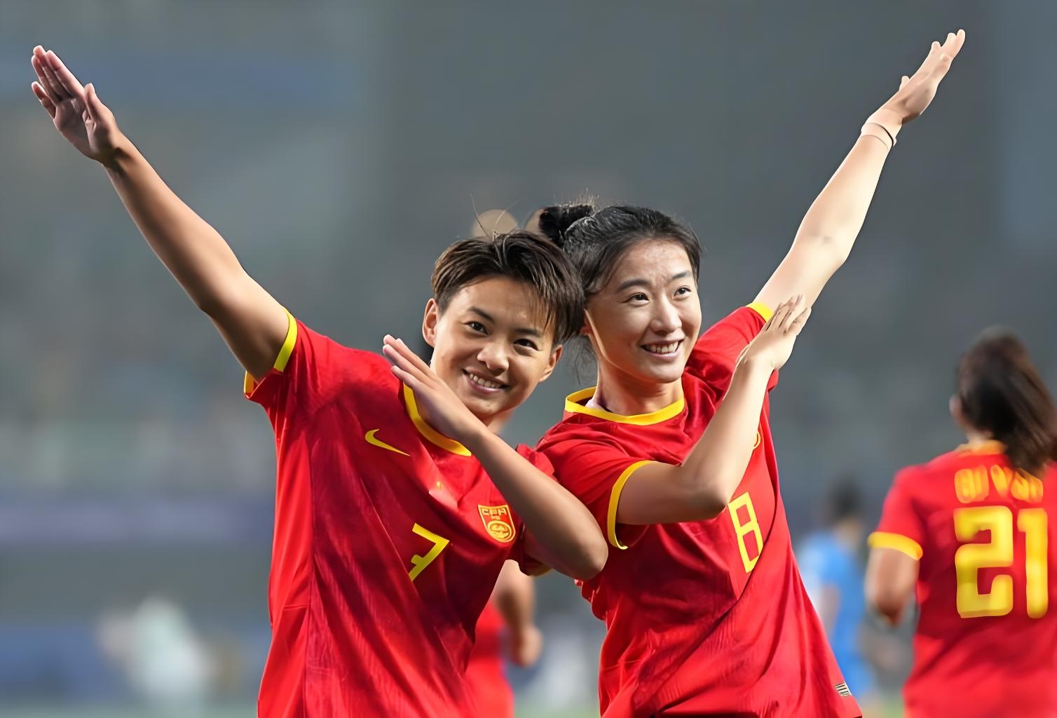 中国女足集训期间，严格执行训练计划